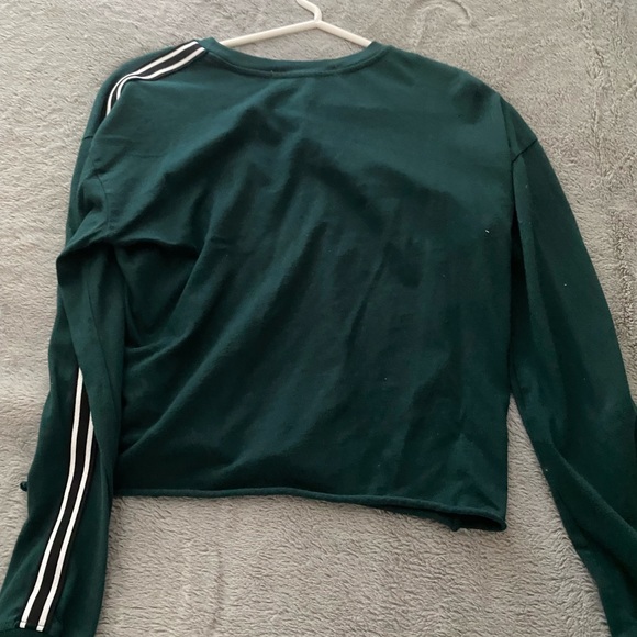 Cropped Green Long Sleeve Shirt - Picture 2 of 5